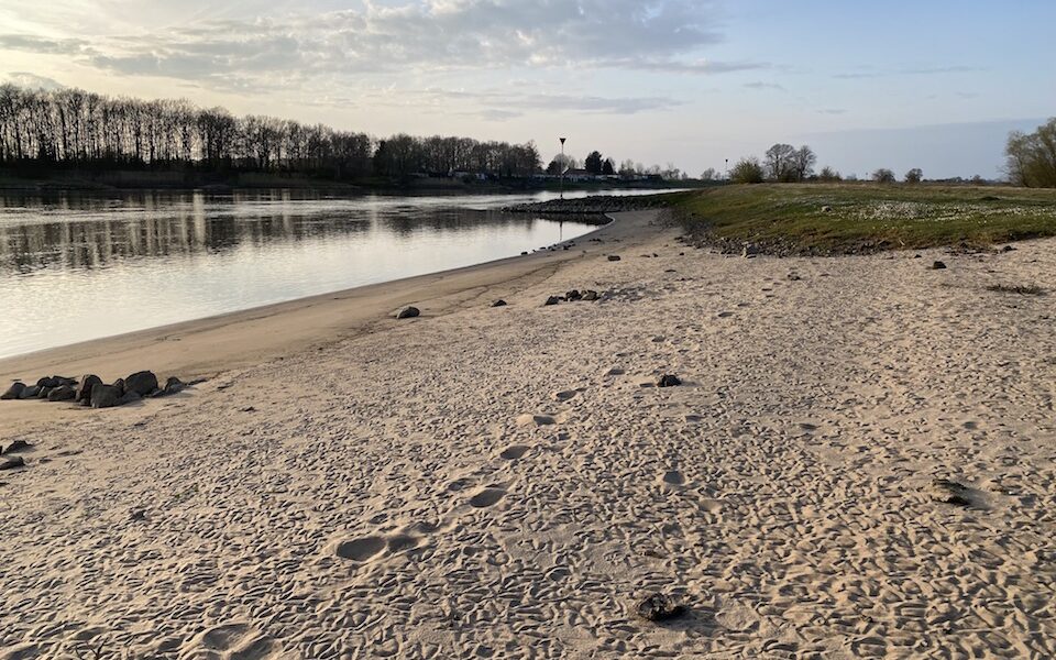 strandje langs de IJssel