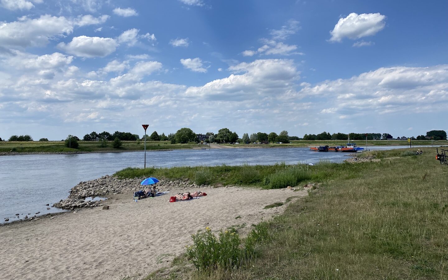 strandje lang de IJssel bij Wijhe