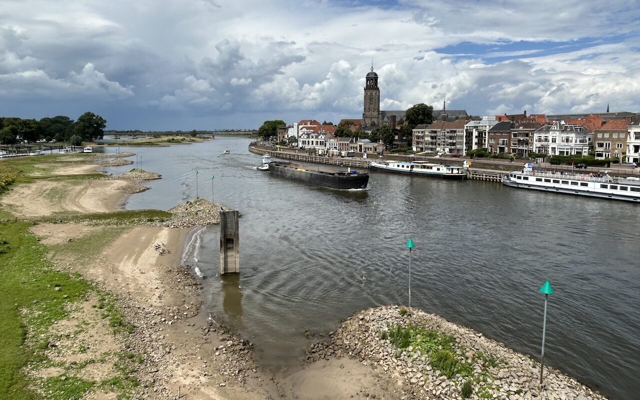 Langs de IJssel laag water